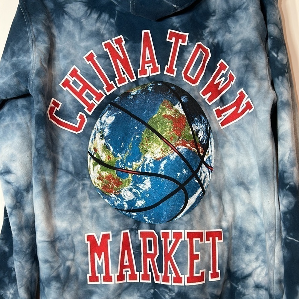 Chinatown Market blue tie dye hooded sweatshirt earth globe basketball small